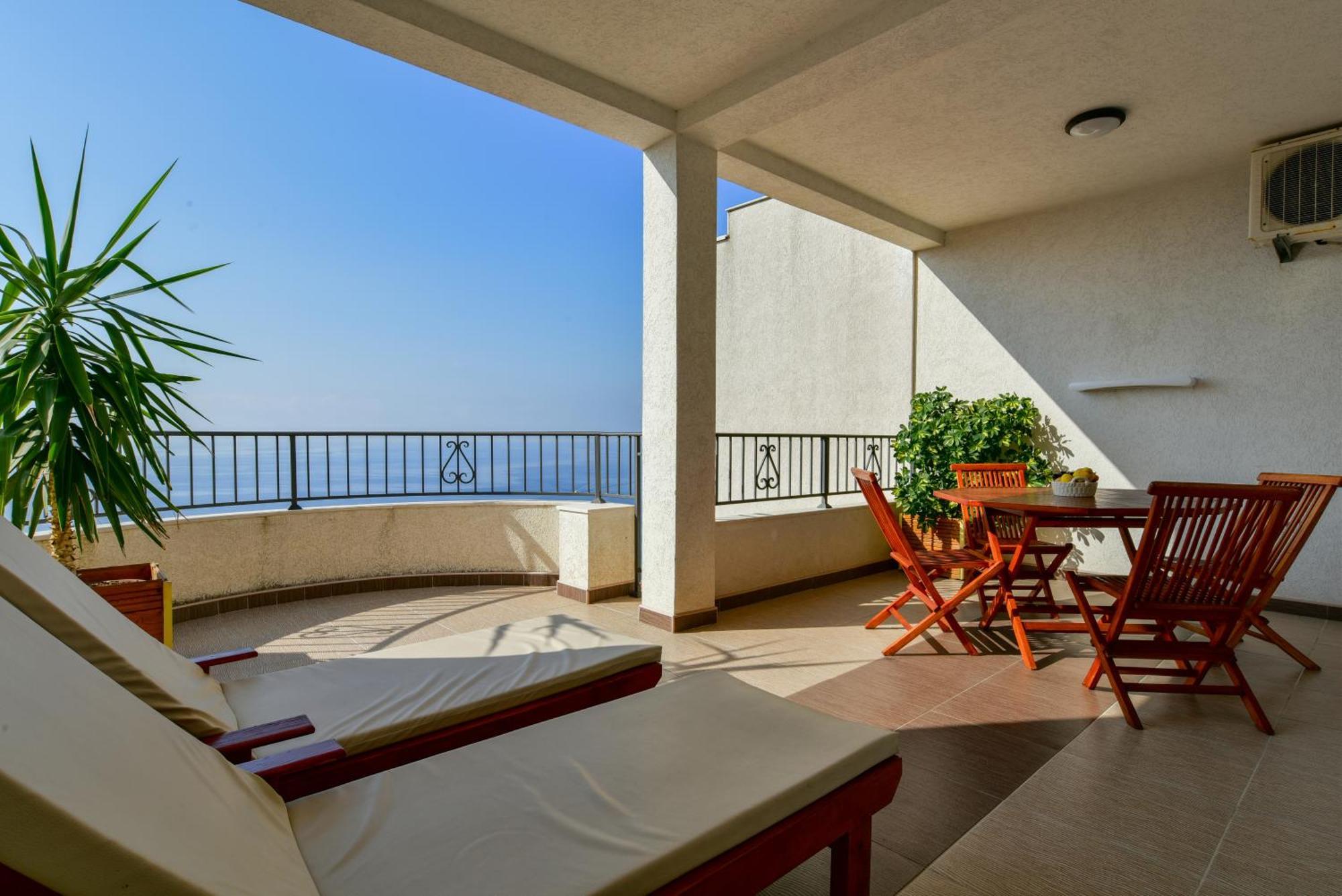 Apartments Leut Sveti Stefan Oda fotoğraf