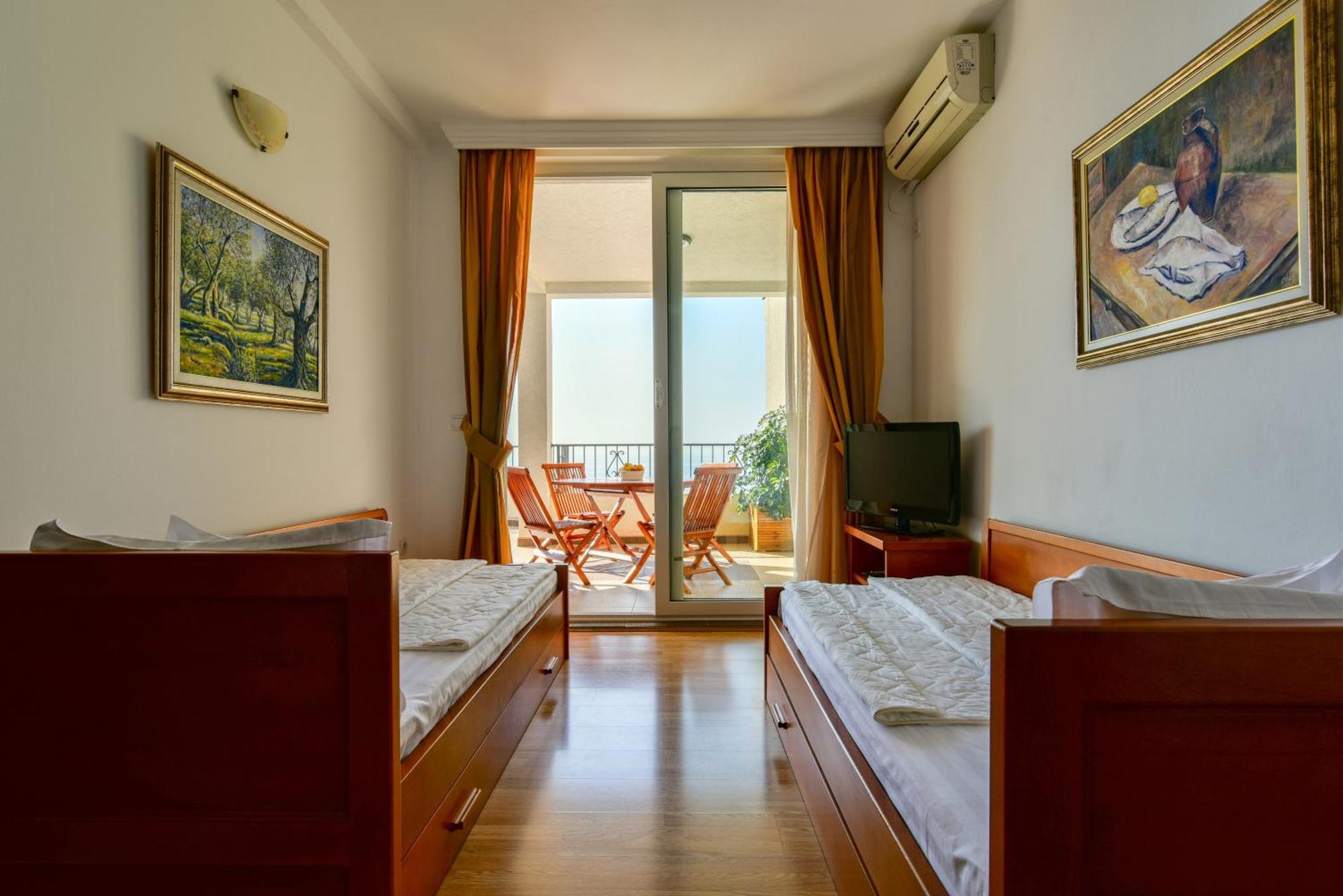 Apartments Leut Sveti Stefan Oda fotoğraf