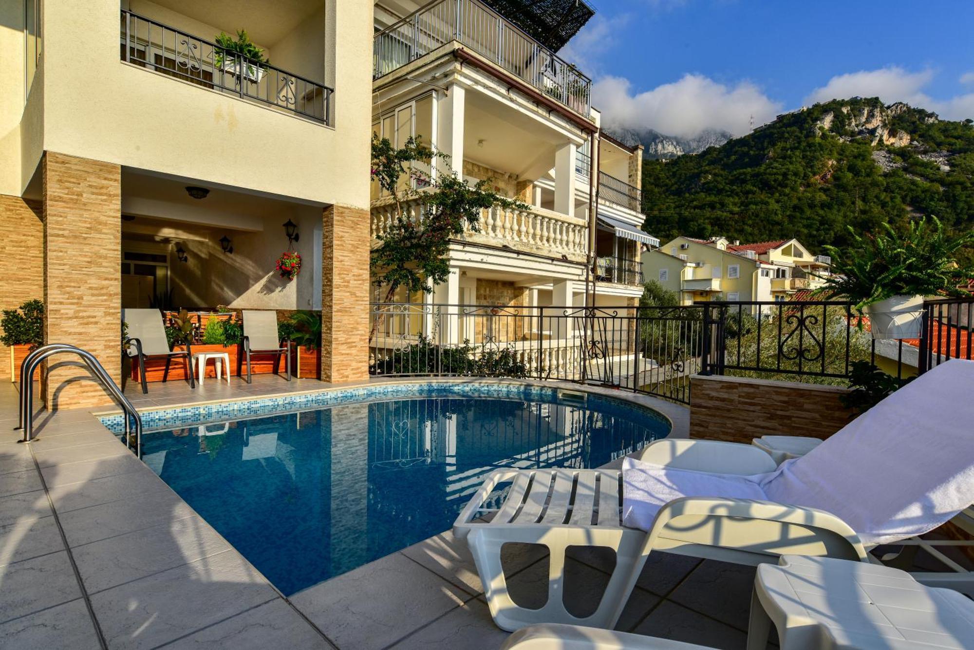 Apartments Leut Sveti Stefan Oda fotoğraf