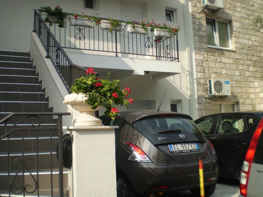 Apartments Leut Sveti Stefan Dış mekan fotoğraf