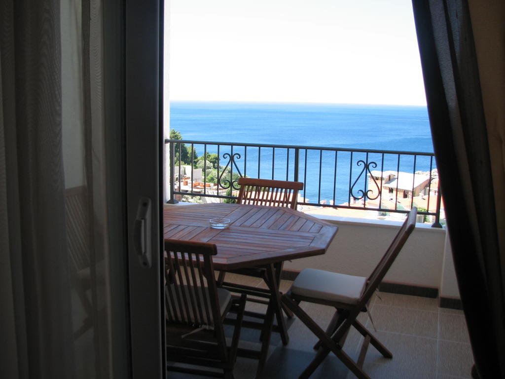 Apartments Leut Sveti Stefan Oda fotoğraf