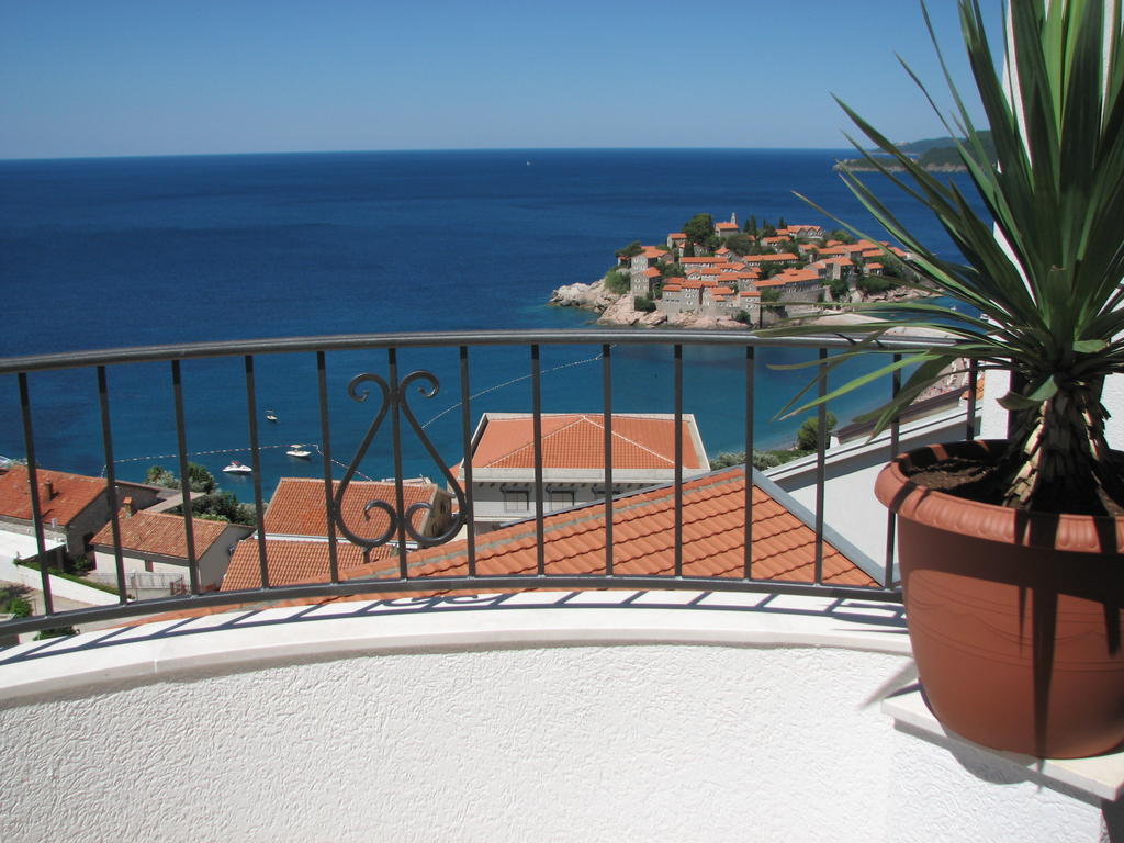 Apartments Leut Sveti Stefan Oda fotoğraf