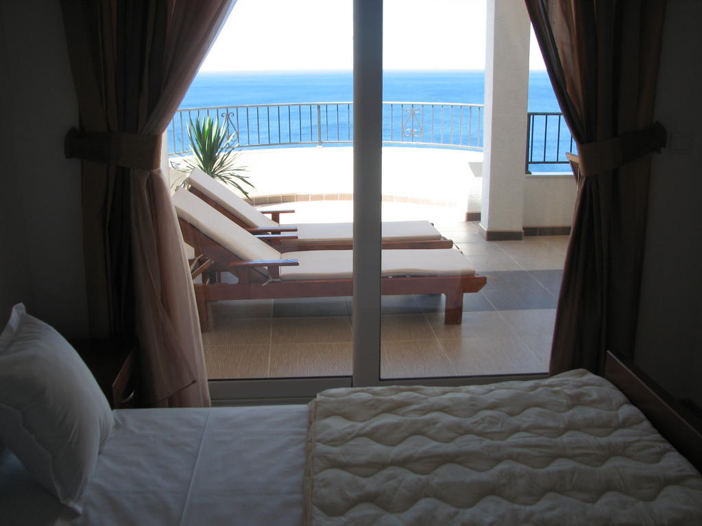 Apartments Leut Sveti Stefan Oda fotoğraf