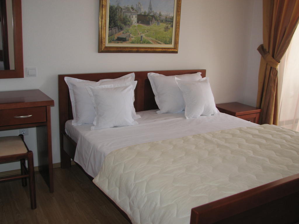 Apartments Leut Sveti Stefan Oda fotoğraf