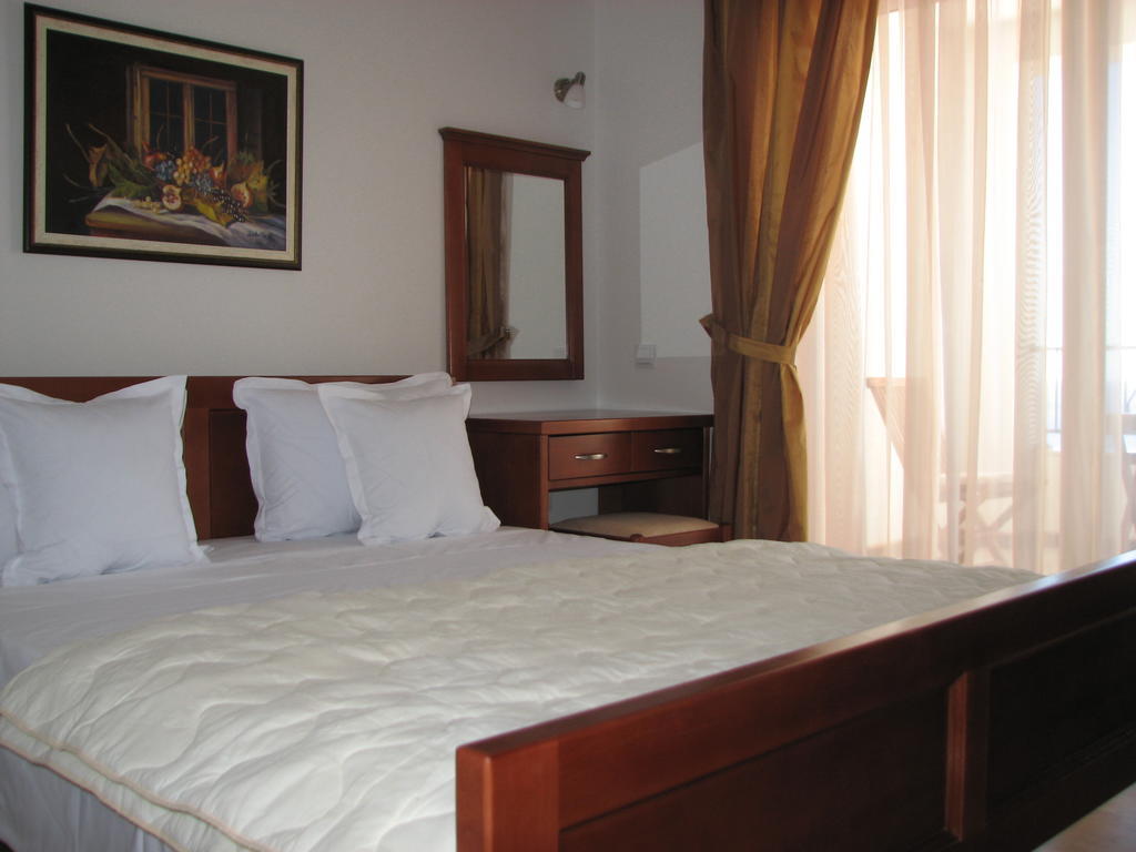 Apartments Leut Sveti Stefan Oda fotoğraf