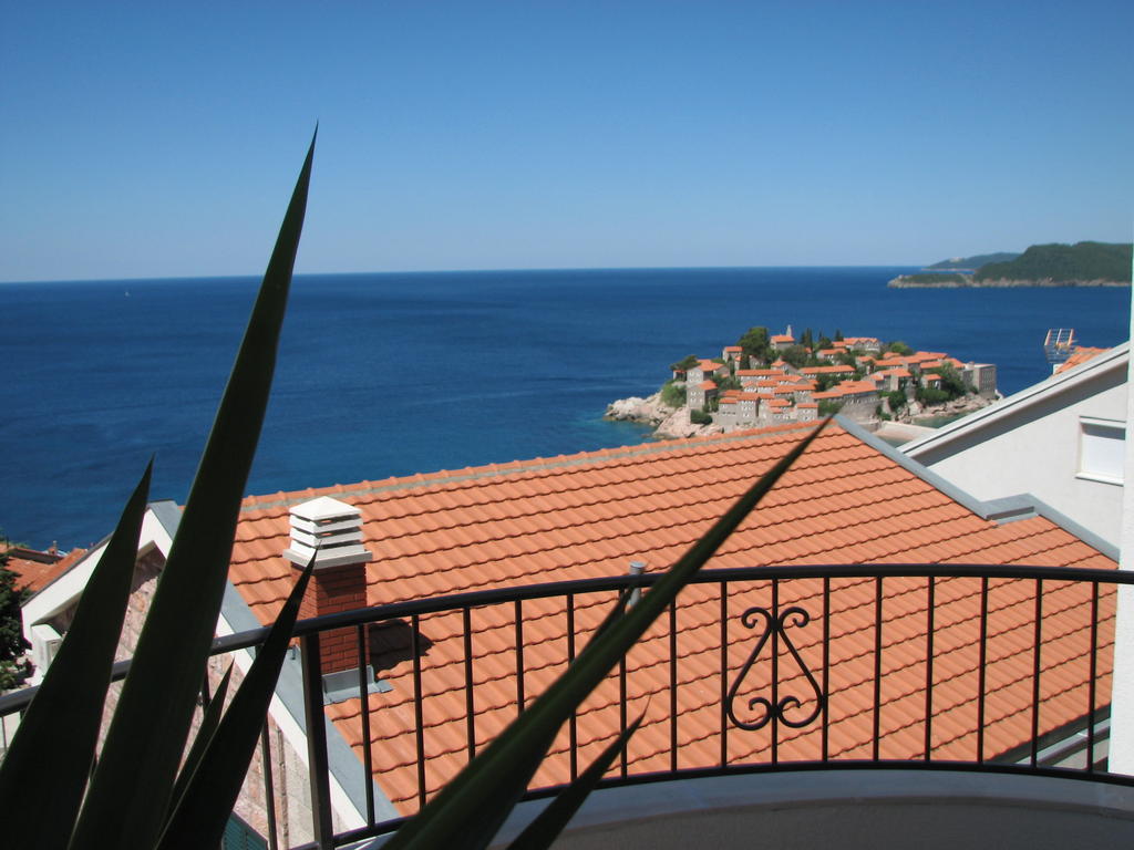 Apartments Leut Sveti Stefan Oda fotoğraf