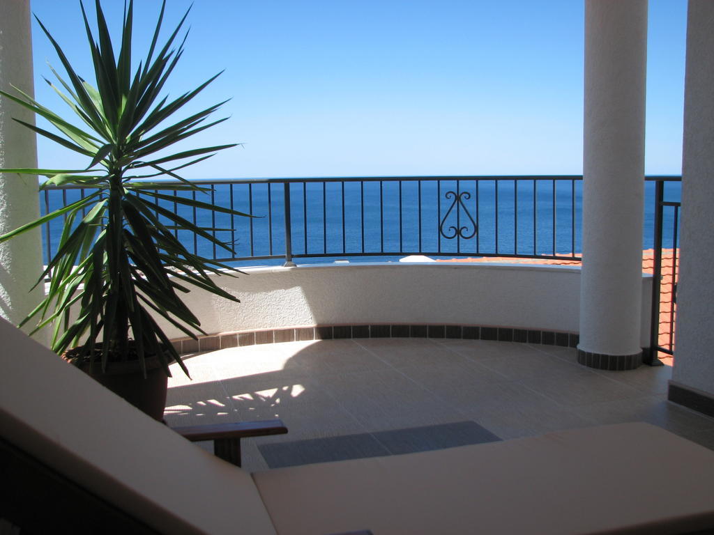 Apartments Leut Sveti Stefan Oda fotoğraf